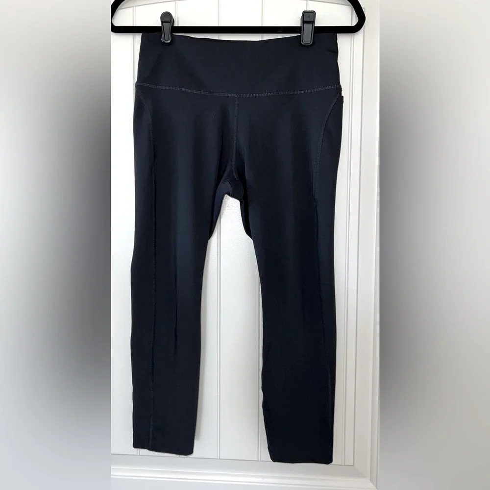 NIKE athletic capri leggings, black, size Medium